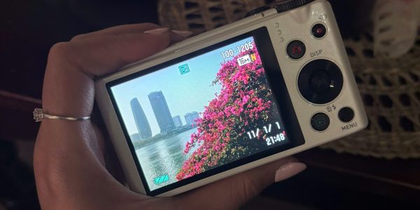 mảy ảnh compact
