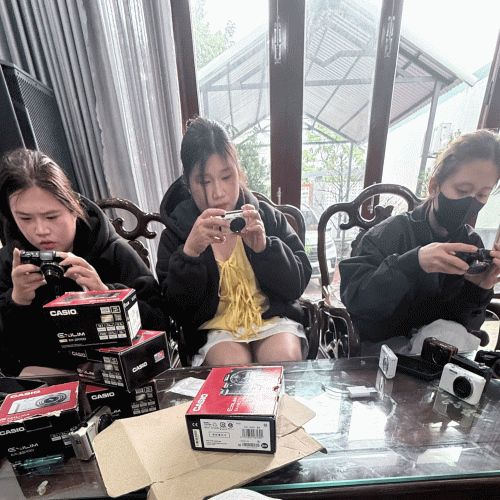khách hàng đến trải nghiệm tại danangdigicam
